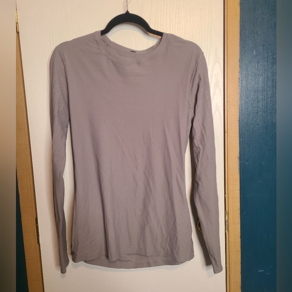 508 📚✏️lululemon Gray Long Sleeve mens Top - Picture 1 of 2